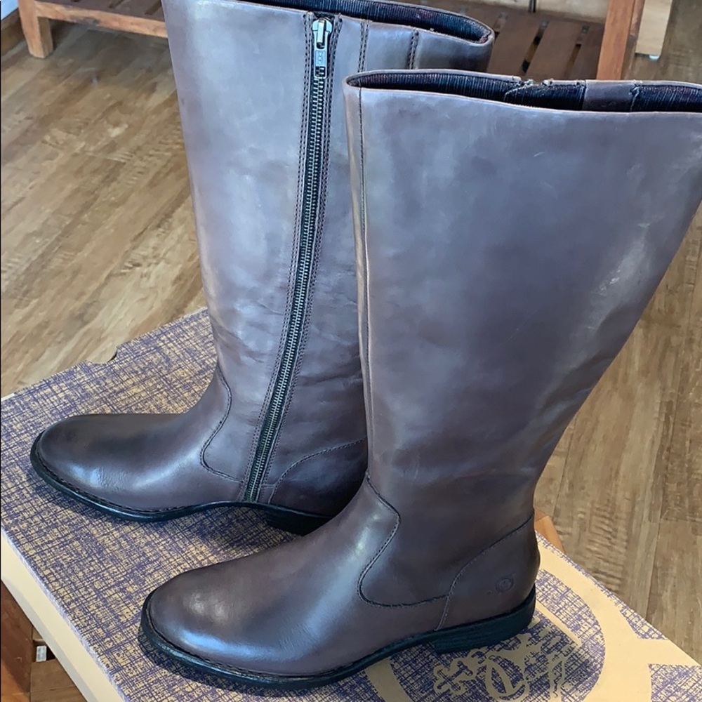 Born North boot. classy & simple